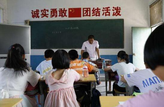 我国约130万乡村教师受益生活补助政策