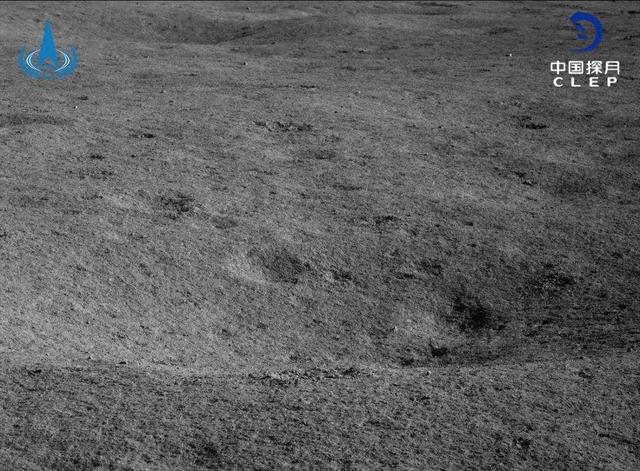 嫦娥四号“玉兔二号”醒来工作，探索月球撞击坑