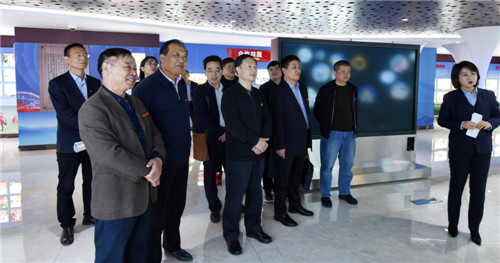 临沂市派红领书记一行到临商银行就党建工作调研