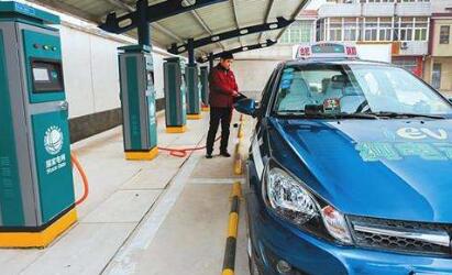 中汽协：中国8月新能源汽车销量同比增长27%