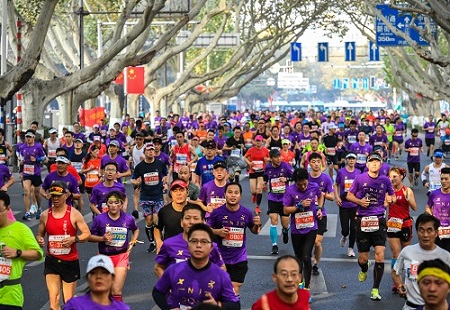 2020南京马拉松赛成功举行 跑出激情与速度