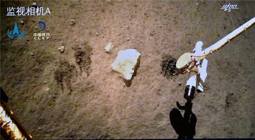 嫦娥五号探测器完成月面自动采样封装