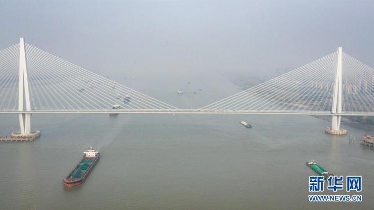 南京江心洲长江大桥正式通车运营