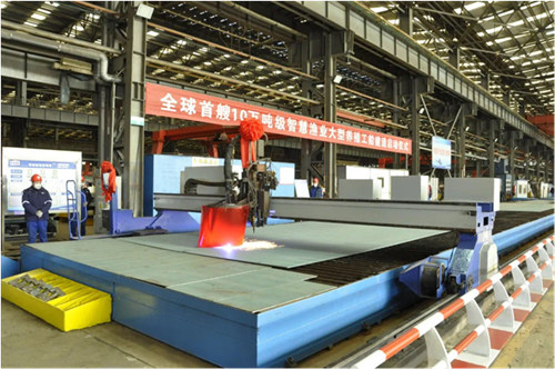 全球首艘10万吨级智慧渔业大型养殖工船在青岛西海岸新区开建