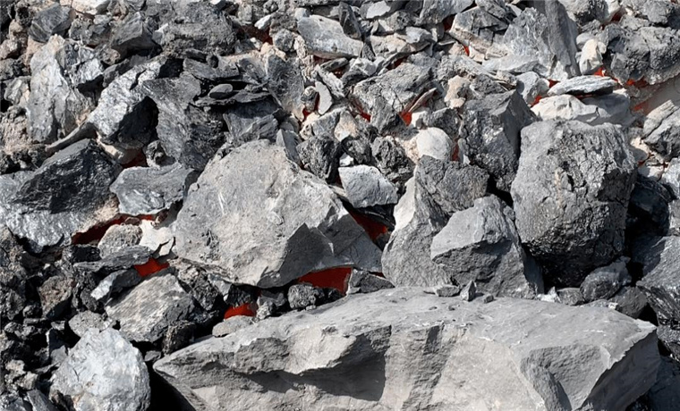 被“烧伤”的贺兰山：煤层自燃三百年 每年损失10亿
