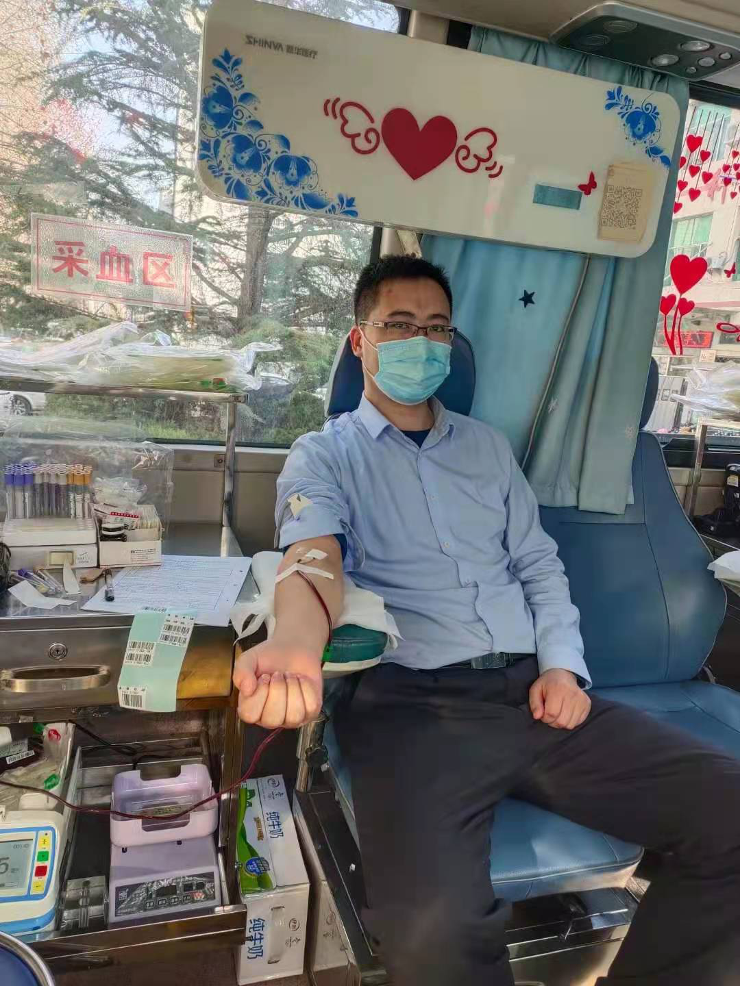 邮储银行莒南县支行组织职工开展无偿献血活动