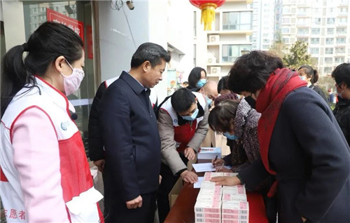 临沂市红十字会开展“3·5”学雷锋日党员社区“双报到”志愿服务活动