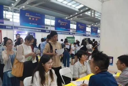 北京：“政府+市场”推动重点群体就业