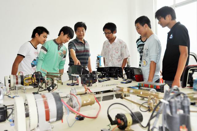 如何通过教育、社会保障等方式培育消费潜力？这里有答案↓