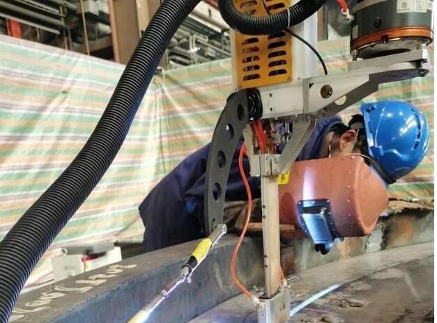 哈电电机智能机器人首次实现转轮焊接制造