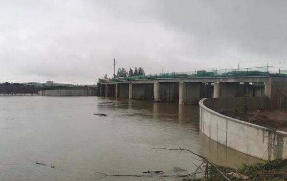 强降雨致西河多站点超警戒水位 省防办要求加强西河流域堤防巡查防守