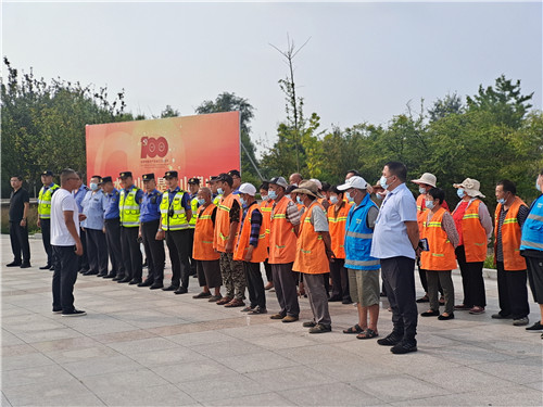 青岛莱西市南墅综合执法中队开展镇容镇貌专项整治行动 