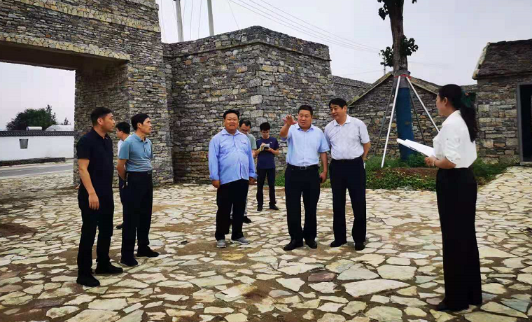 县委副书记、县长刘波到下村乡调研115师师部旧址恢复项目