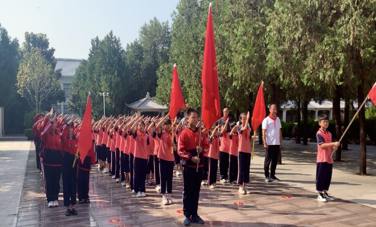 尚岩镇中心小学开展“烈士纪念日”活动