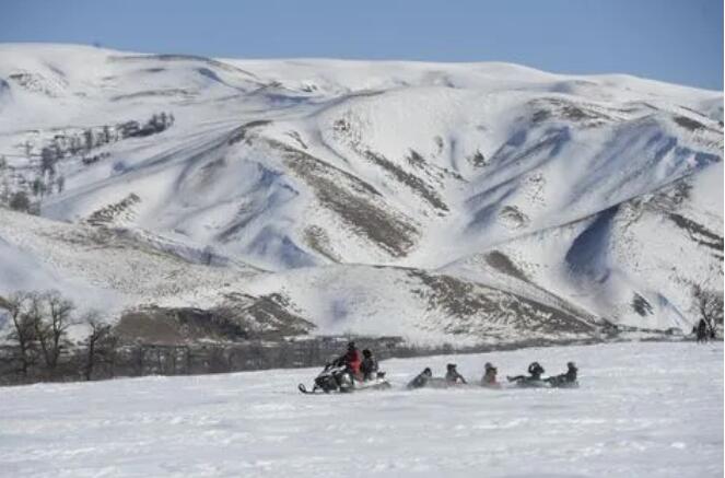 新疆冰雪旅游热 农牧民冬闲不再