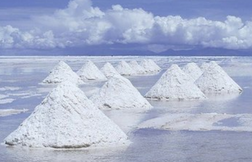 锂盐产品价格持续走高 上市公司加速产业链布局