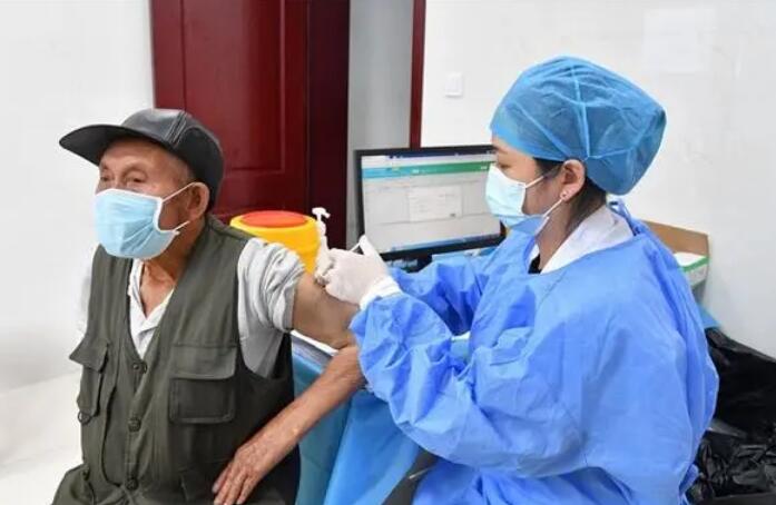有效防重症：中国持续鼓励老年人接种疫苗