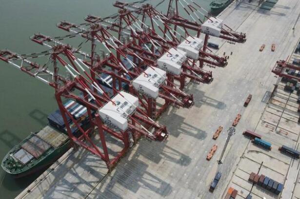 全球首个江海铁多式联运全自动化码头在广州南沙投运