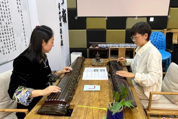 千年古琴在中国年轻人中正流行
