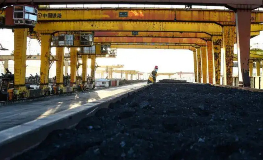 今年前10个月内蒙古二连口岸煤炭进口量超过200万吨