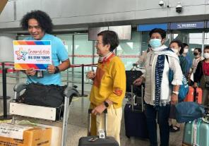 跨境旅游市场全面恢复 云南昆明口岸迎来三年来首个入境旅游团