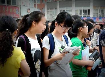 今年北京中考统一招生志愿增至12个 学籍和户籍不在同一区考生可申请回户籍区报考