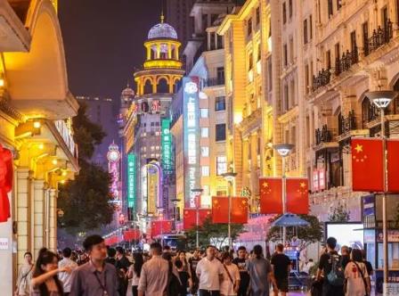 节日8天期间上海线下消费449亿元，重点商圈客流量同比增34.6%