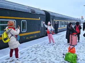 发车！黑龙江今冬首趟冰雪旅游专列启程