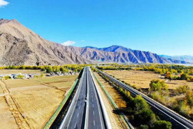 西藏拉日高速公路工程主体全线贯通
