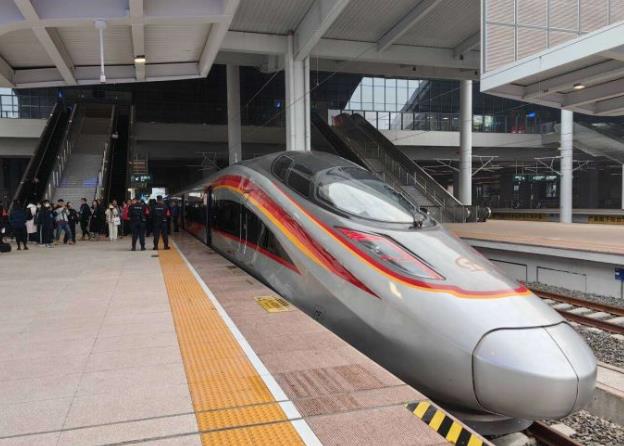 四川首条新建时速350公里高铁正式开通