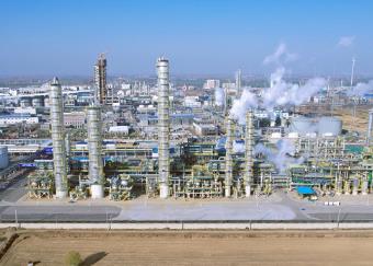 全球规模最大乙醇装置启动试产