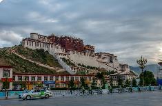 2023年西藏旅游接待人数和收入创新高