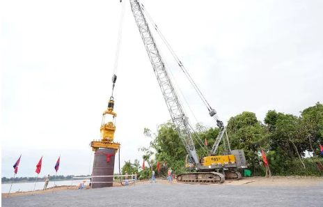 中企承建柬埔寨首都跨河大桥项目开工
