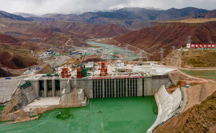 中国黄河上游在建装机最大水电站首台机组并网发电