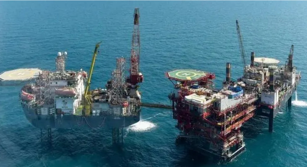 中企投资阿联酋海上油田二期实现首油投产