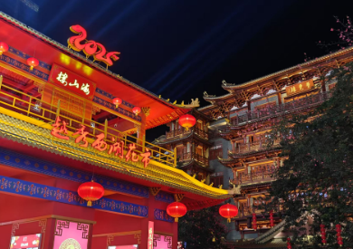 跨省旅游火爆 “异地年味”成春节新风潮