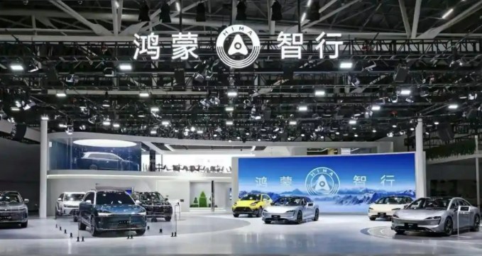 鸿蒙AI智慧屏首发 鸿蒙智行已累计交付70万辆车
