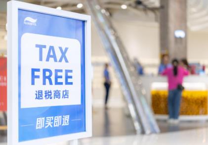 外国游客“在华扫货”热：“带空箱子到中国！”