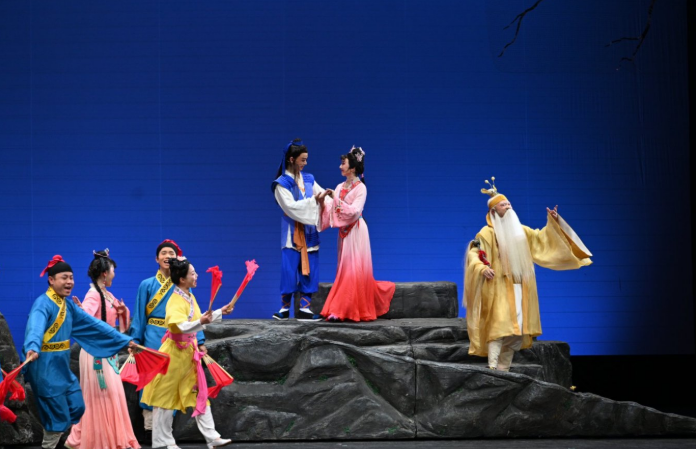 四代同台演绎花灯戏经典 《七妹与蛇郎》亮相国家大剧院