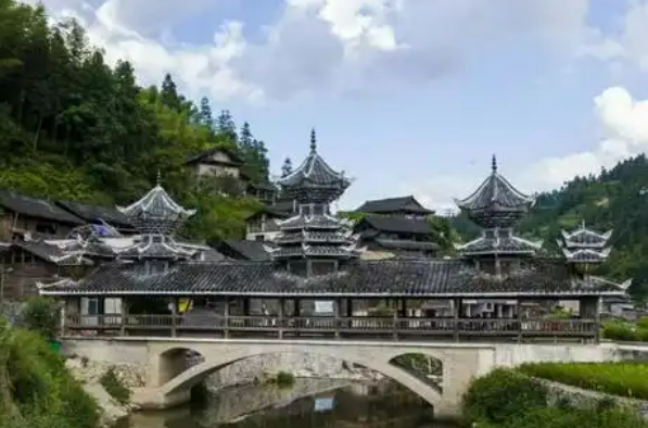 文旅热：“宝藏小城”缘何不断扩容？
