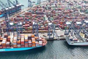 中国港口货量增加 物流企业从容应对市场变化