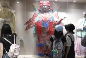 来一杯清茶、听几段戏文……“传统文化+创新展陈+动态体验”圈粉年轻消费力