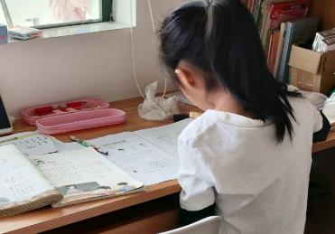 教育部：严控暑期作业总量 减轻学生过重课业负担
