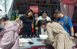 小印章撬动大流量 “跑章热”丈量文化消费新路径