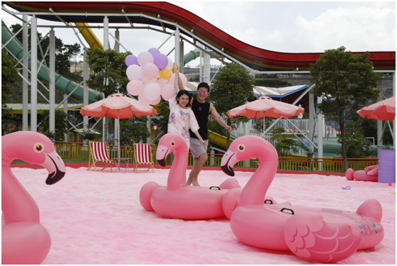 广东景区推粉色沙滩表白服务 创客小伙成功收获爱情