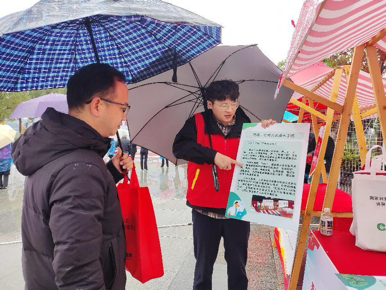 苍南：宪法宣传进社区 普法入户暖人心