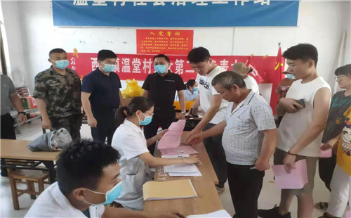 枣庄滕州市西岗镇人大代表助力疫苗接种工作