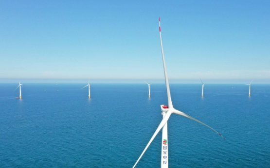 国家电投广东湛江徐闻海上风电场300兆瓦增容项目风机吊装工程正式启动