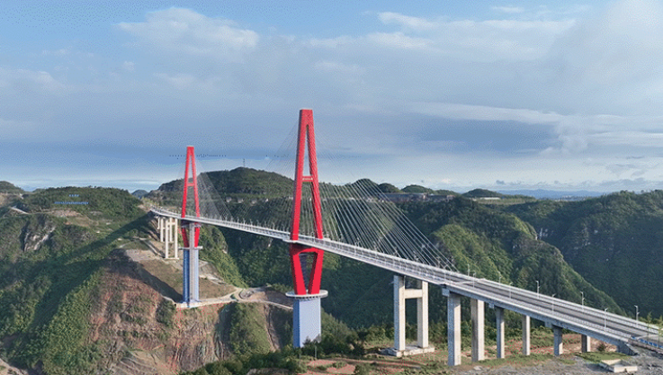 世界跨径最大高山峡谷景观斜拉桥！贵州龙里河大桥通车