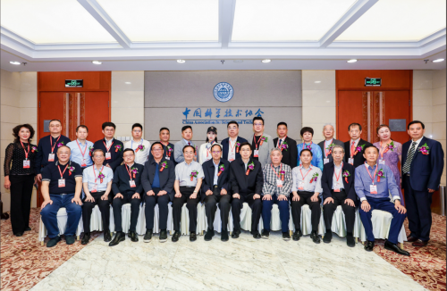 张信良出席第十四届中国管理创新大会并作主旨报告